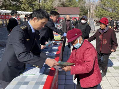 布尔津县市场监督管理局:开展“宪法法律宣传月”集中宣传活动